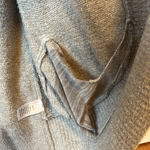 Final Price- No Offers! Barefoot dreams, gray open cardigan - Picture 7 of 12